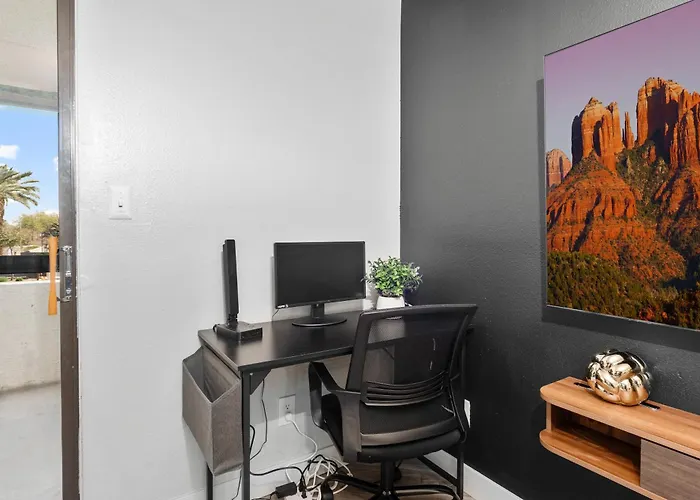 Sleek 2br Near Asu, Pool, Grill, Parking,petfrndly Tempe